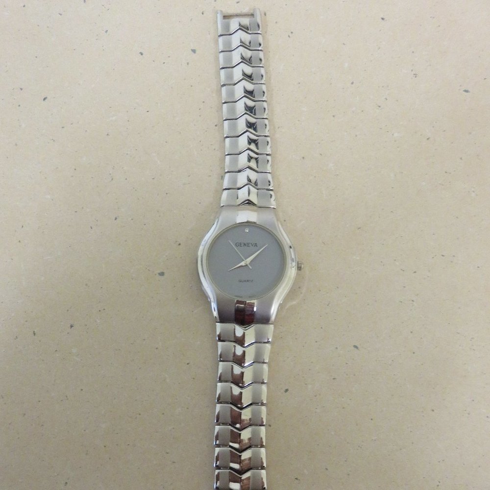 Men's GENEVA WATCH*Water Resistant*Japan MVT*sstee - Picture 2 of 4